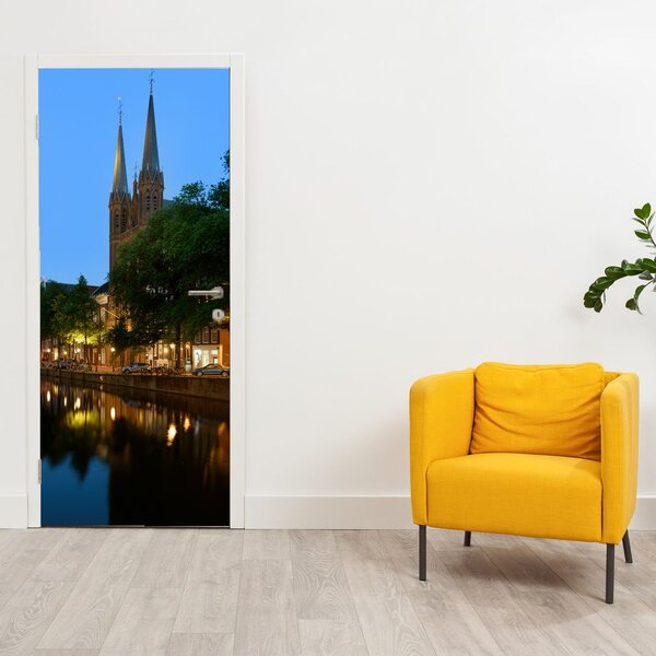 Fototapet pentru ușă - Oraș istoric de noapte (95x205cm)