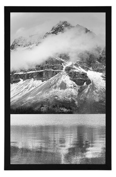 Poster lacul din apropierea muntelui frumos în design alb-negru