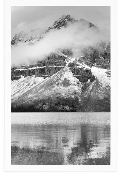 Poster lacul din apropierea muntelui frumos în design alb-negru