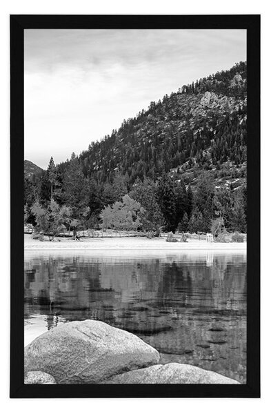 Poster lacul în natură în design alb-negru