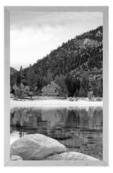 Poster lacul în natură în design alb-negru