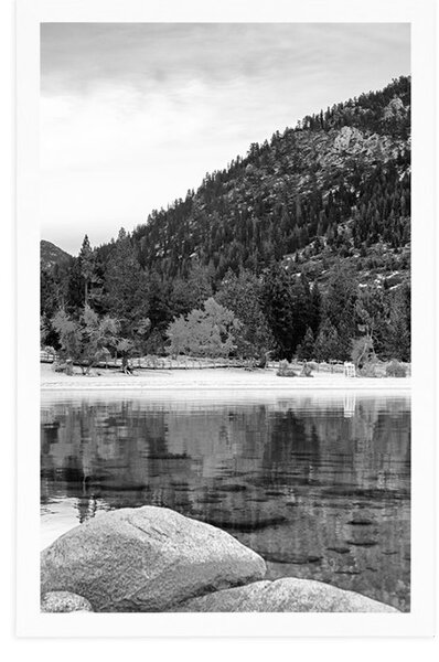 Poster lacul în natură în design alb-negru