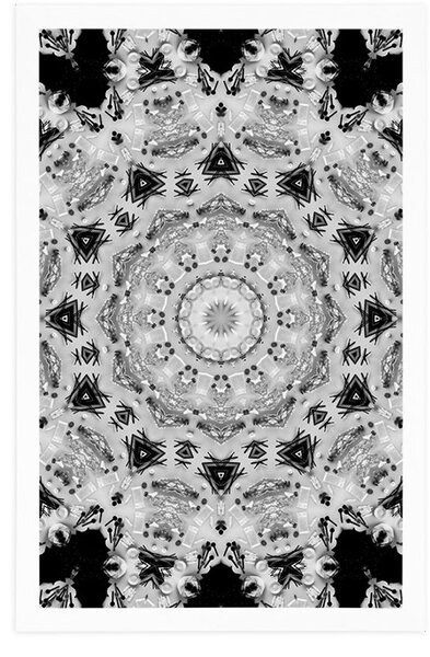 Poster Mandala interesantă în design alb-negru