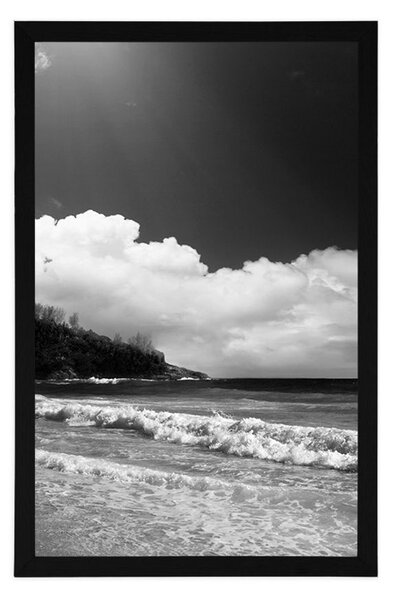 Poster plajă frumoasă pe insula Seychelles în design alb-negru