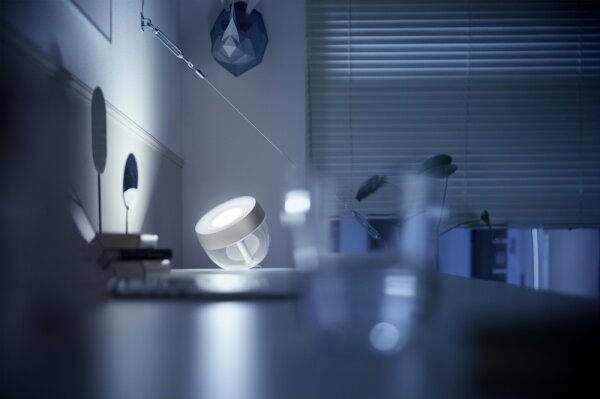 Philips Hue IRIS LED 8,2W 230V lampă de birou RGB reglabilă argintie