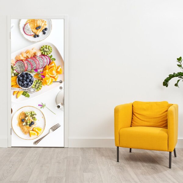 Fototapet pentru ușă - Farfurii cu fructe pe masă (95x205cm)