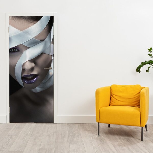 Fototapet pentru ușă - Femeia cu panglică (95x205cm)