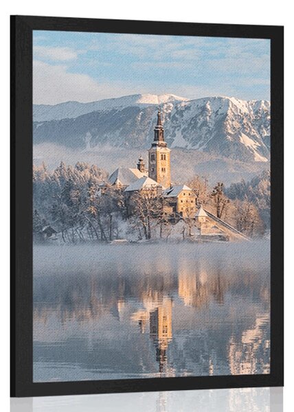 Poster biserică lângă lacul Bled în Slovenia