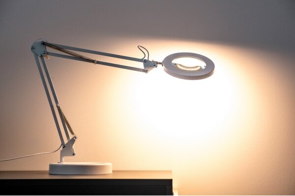 Lampă LED dimabilă de masă cu lupă LED/12W/5V 3000/4200/6000K alb Brilagi