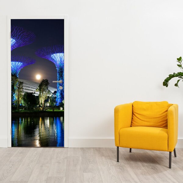 Fototapet pentru ușă - Lună plină în grădinile din Singapore (95x205cm)