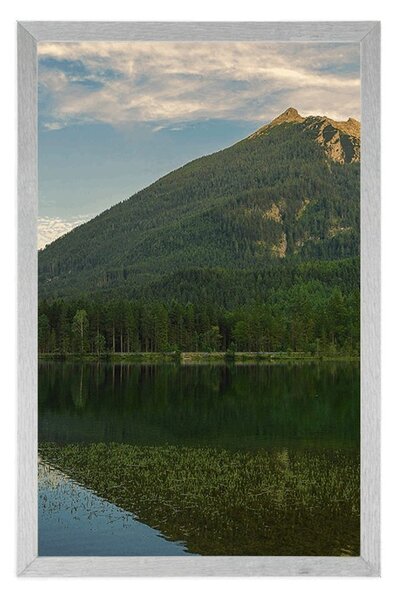 Poster lacul lângă munți
