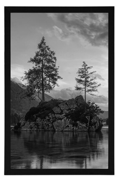 Poster peisaj montan lângă lac în alb-negru