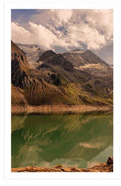 Poster lac în munți
