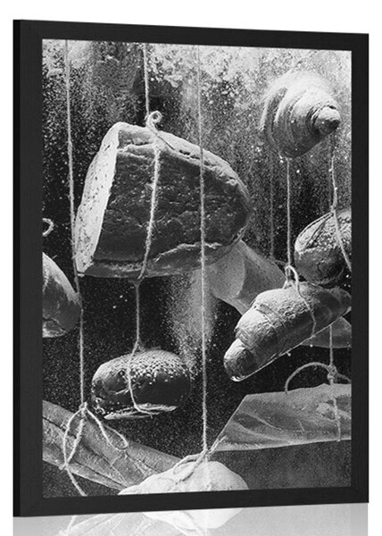 Poster produse de patiserie agățate pe frânghie în design alb-negru