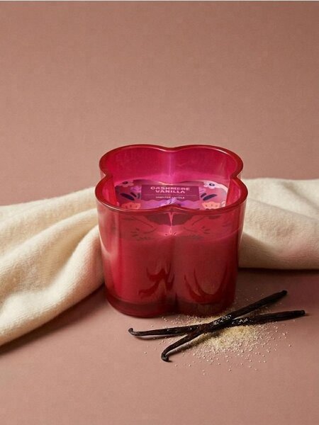 Sinsay - Lumânare parfumată Cashmere Vanilla - roz-trandafiriu