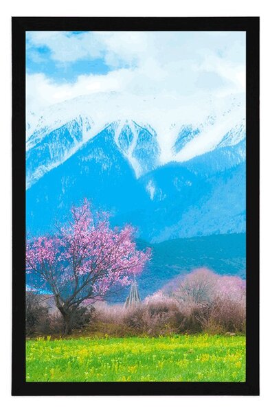 Poster copac magic în mijlocul munților
