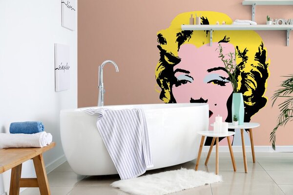 Tapet pop art Marilyn Monroe pe fundalul maro