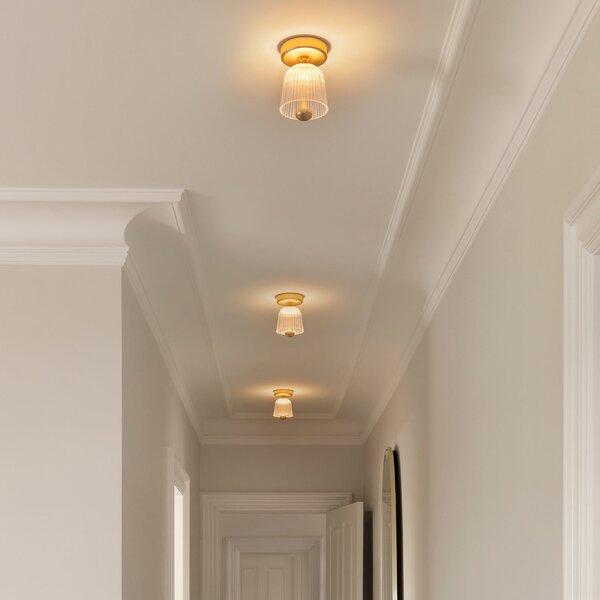 Nuura Aps plafonieră LED Asteea, Ø 12 cm, culoare alamă/transparent, reglabil, Auriu / Alamă, Camera de zi / sufragerie, Metal, Scandinavă