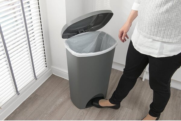 Coș de gunoi negru cu pedală din plastic 50 l – Addis