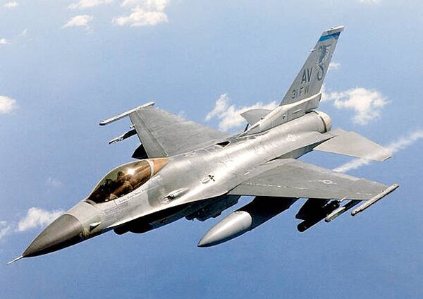 Fotografie General Dynamics F-16 Falcon in flight, Stocktrek, (40 x 26.7 cm)