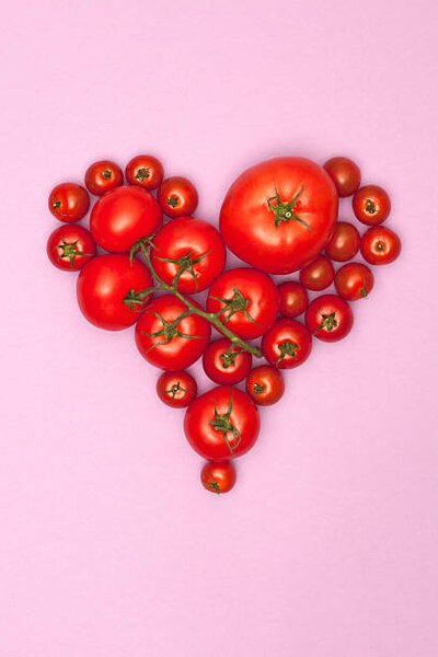 Fotografie de artă Various sizes of tomatoes arranged into, Larry Washburn, (26.7 x 40 cm)