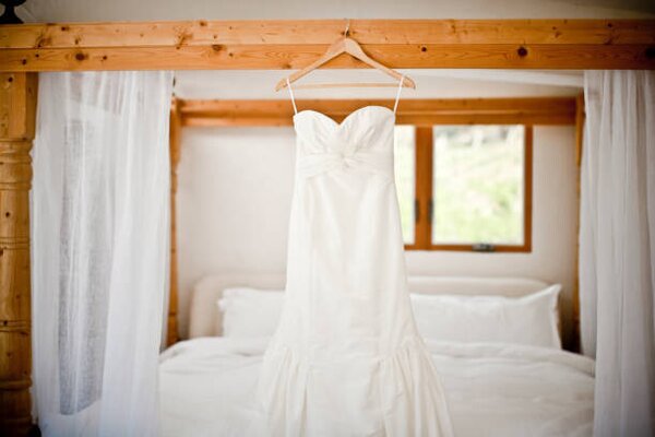 Fotografie de artă Wedding dress hanging bed, Cavan Images, (40 x 26.7 cm)