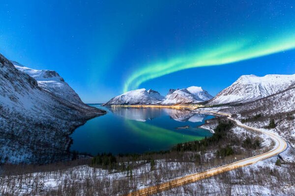Fotografie de artă The aurora borealis lights up in, Francesco Bergamaschi, (40 x 26.7 cm)