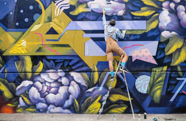 Fotografie de artă Street Artist On A Ladder Drawing On Wall, ArtistGNDphotography, (40 x 26.7 cm)
