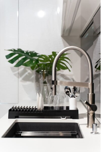 Scurgător de vase negru Vialli Design Livio Duo