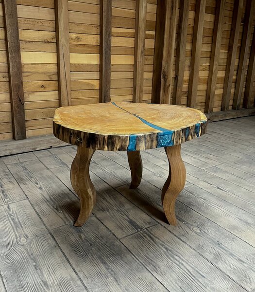 Măsuță cafea rustică din stejar cu inserție de rășină - 80x70 cm