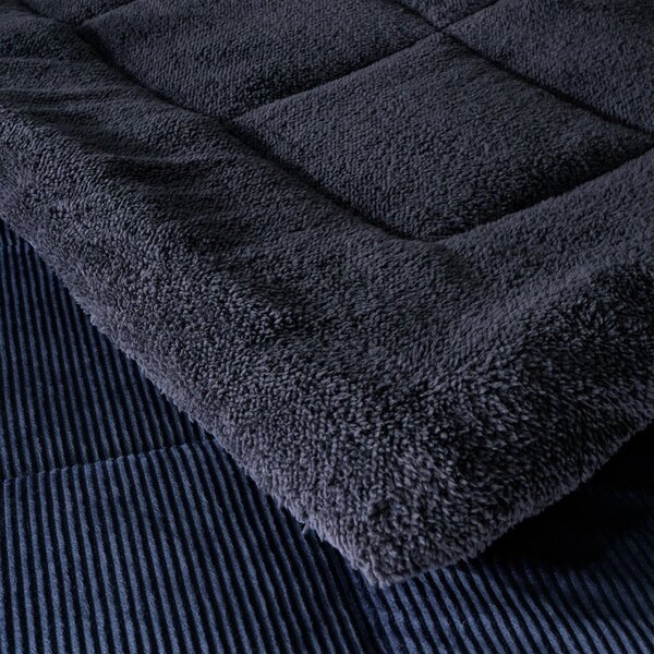 Cuvertură albastru-închis matlasată din micropluș pentru pat dublu 200x220 cm Cosy Cord – Catherine Lansfield