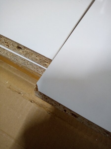 OFERTA Comoda TV ALVIN 135 cm, alb/auriu II. calitate