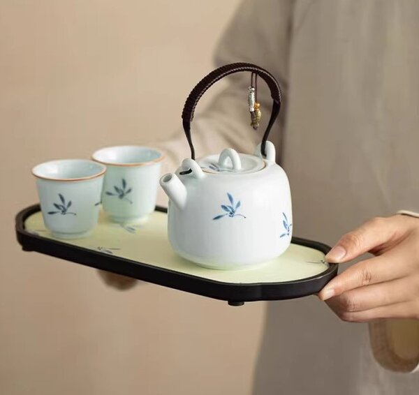 Set ceai premium ,ROYAL MINI din portelan lucios, ceainic 200 ml, 3 cupe, recipient si tava 27x12cm