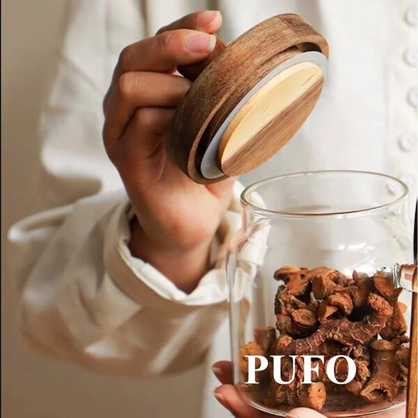 Recipient din sticla borosilicata Pufo pentru depozitare condimente, zahar, cafea, cu capac din lemn si lingura, 500 ml