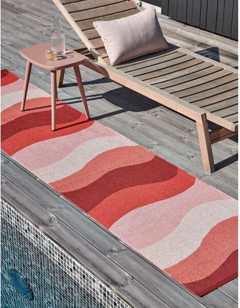 Covor tip traversă pentru interior și exterior roșu 70x300 cm Urvi Fire – Pappelina