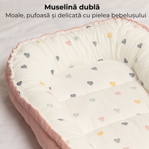 Cosulet bebelus din muselina bumbac 100% Kidizi Baby Nest Color Hearts – reglabil si reversibil, 90x50 cm