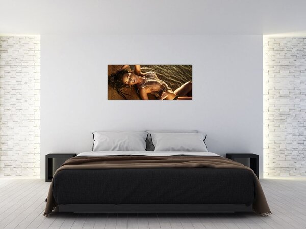 Tablou cu femeia întinsă pe plajă (120x50 cm)