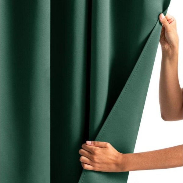 Draperie Blackout Verde Smarald cu Inele Argintii 140x244 cm – Opacitate 90%
