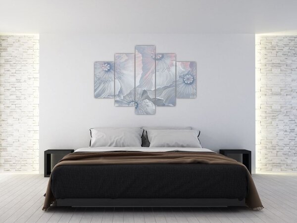 Tablou - Flori albastre pe perete (150x105 cm)