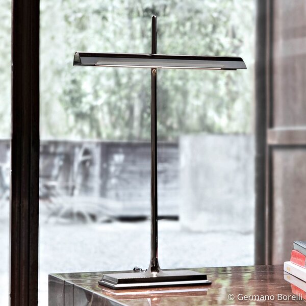 FLOS Goldman - lampă de masă cu USB, gri fumuriu, reglabil, Gri, Studiu / Birou, Metal, Design