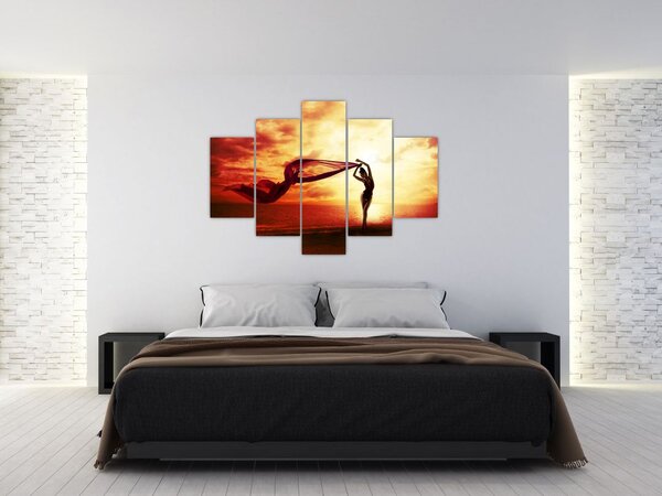 Tablou - Silueta femeii la apus de soare (150x105 cm)
