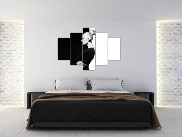 Tablou - O femeie à la yin și yang (150x105 cm)