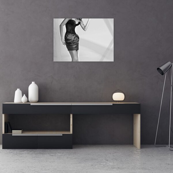 Tablou pe sticlă - Femeie într-o rochie scurtă (70x50 cm)
