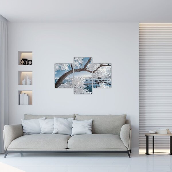 Tablou cu copac înzăpezit lângă apă (90x60 cm)