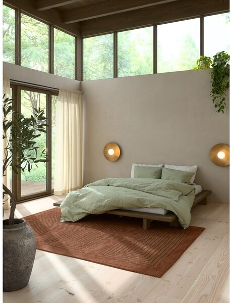 Pat matrimonial maro din lemn masiv de pin cu somieră 180x200 cm Japan – Karup Design