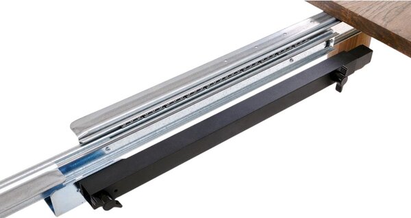Masă de dining extensibilă Melton, nuc deschis (200–300x101 cm)