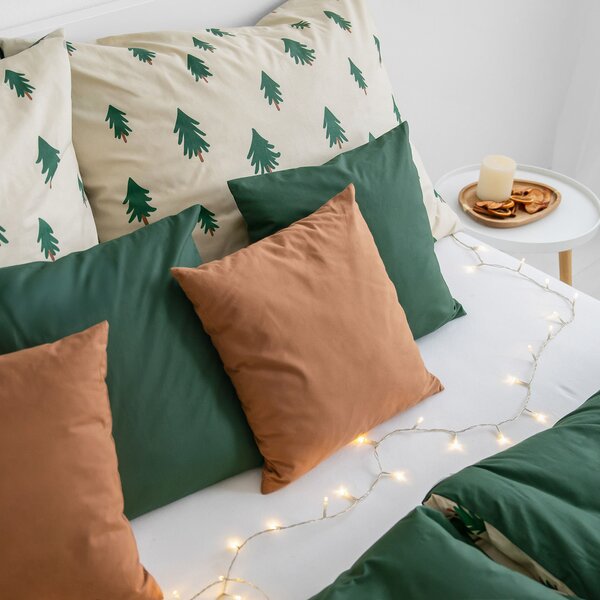 Goldea lenjerie de pat din 100% bumbac duo - brazi pe bej natural cu verde închis 150 x 200 și 50 x 60 cm