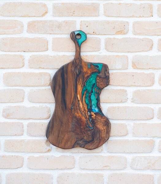 Tocător handmade Deep Forest din nuc și rășină epoxidică - 52x28 cm
