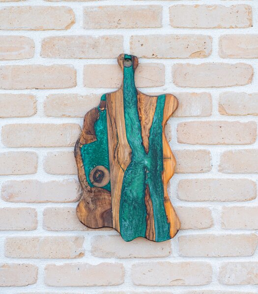 Tocător gourmet Deep Forest din nuc și rășină smarald - 49x26 cm