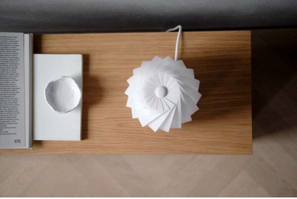 Tom Rossau Lampa de masă ST906 Mini, albă, 19 cm, din hârtie, E27, Alb, Camera de zi / sufragerie, Hârtie / Carton, Scandinavă